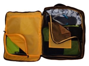 handgepaeck-rucksack-offen